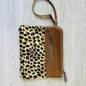 Myra Bag Wristlet Leopard fur